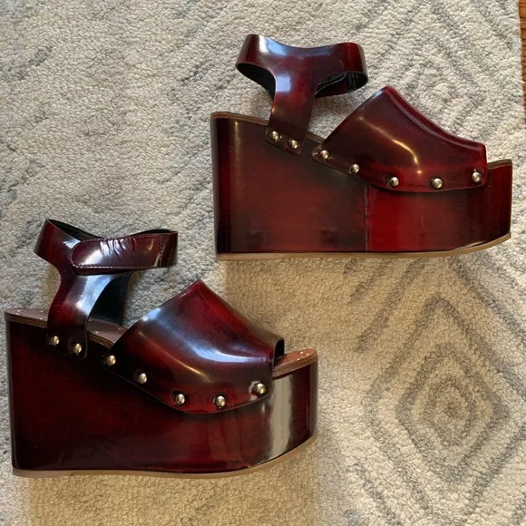 【CELINE】STRAPPY SANDALS●363435103C38NO Strappy Celine Flip Flops Celine Women's Strappy Leather